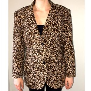 Women’s blazer. Animal print.